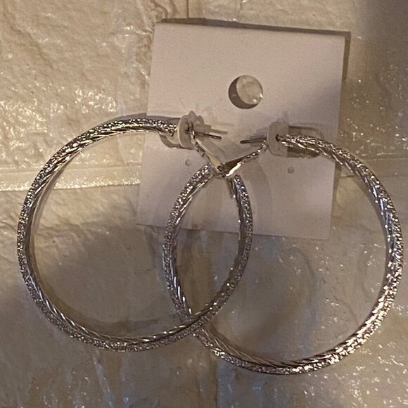 Fashion Jewelry Large Hoop Earrings Women’s Sliver Tone Costume Round 2in - Picture 6 of 9